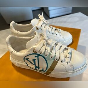 Louis Vuitton time out sneakers 38
